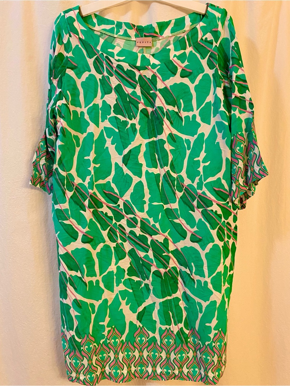 Pepita Green Dress w/Pink & White Highlights. Size Medium. Scoop Neck. 3/4sleeve